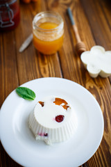 curd jelly with fruit filling 