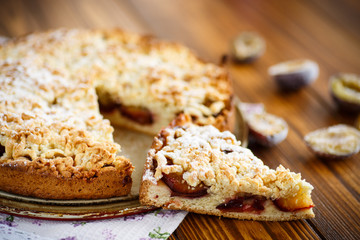 Grated pie with fruit 