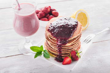 pancakes and strawberries