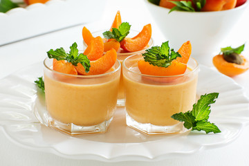 panna cotta with apricots