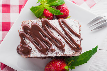 Chocolate cake with strawberries