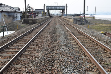 Fototapeta premium 羽越本線の線路（複線）／山形県の庄内地方で羽越本線の線路（複線）を撮影した、ローカルイメージの写真です。