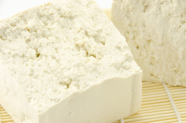 島どうふ　沖縄豆腐　うちなーとうふ　手で割ったもの