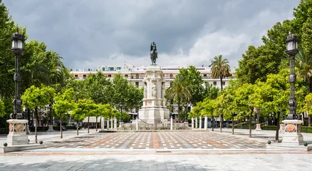 Papier Peint photo Monument artistique Plaza Nueva with statue of Ferdinand III of Castile. Seville. Spain.