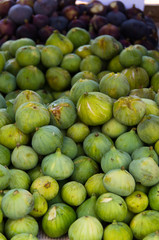 green and violet figs