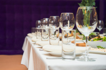 glasses on restaurant