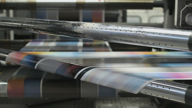 Industrial folding of leaflets and magazines at a rotary press factory