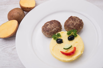 mashed potatoes with meat cutlets