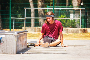 teenage boy with skateboard in the skate park © dziewul