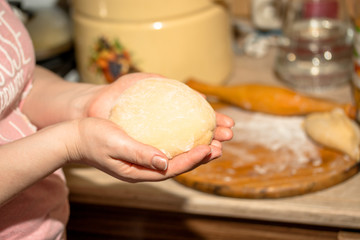 finished dough in the hands