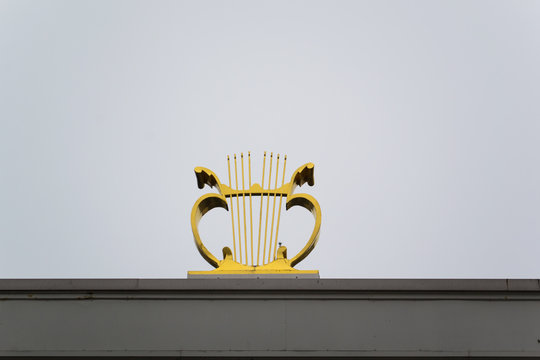 Złota harfa symbol muzyki, Helsinki, Finlandia
