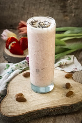 almond strawberry smoothie