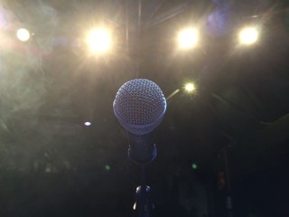 microphone isolated in concert