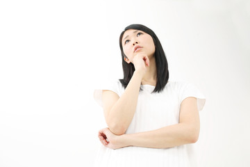 悩む・若い女性