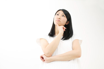 悩む・若い女性