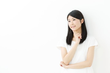 悩む・若い女性