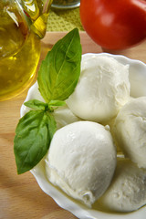 Mozzarella di bufala nella ciottola