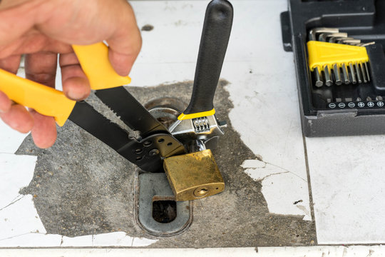 locksmith with couble hand