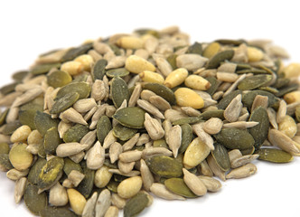 Sonnenblumenkerne, Kürbiskerne, Pinienkerne