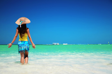 Obraz na płótnie Canvas Young woman relaxing on tropical carribean beach