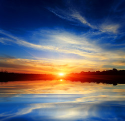 Fototapeta na wymiar Nice sunset with reflection in water