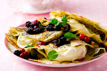  pancakes with cream cheese and berry
