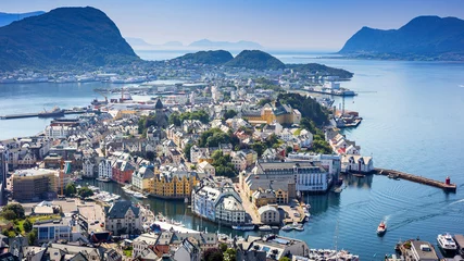 Fototapeten Stadtbild von lesund, Norwegen © Sergey Bogomyako