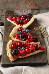 Sweet tart with berries