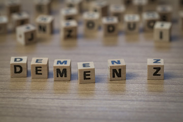 Demenz written in wooden cubes