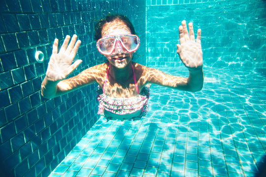 Child in the pool underwater
