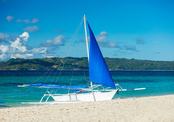 Obraz premium Boat docked on sand beach, Boracay island, Philippines