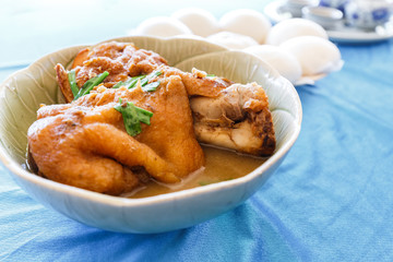Yunnan pork leg stewed in the gravy with mantou