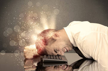 Obraz premium Angry businessman with lights and keyboard