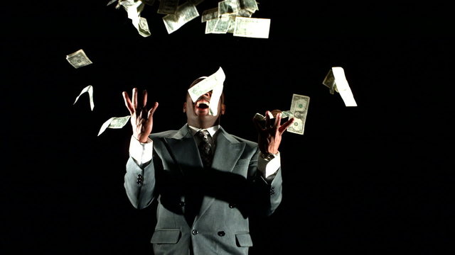 Человек и много денег. Кидала мем. Кинули на деньги. Бежит за деньгами. Девушка раскидывает деньги.