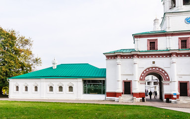 Fototapeta na wymiar Palace (Front) Gate. Decrees chambers. Kolomenskoye. Moscow