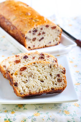 Raisin and walnut bread
