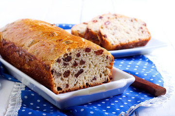 Raisin and walnut bread