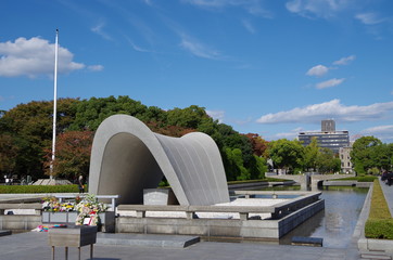 広島平和公園記念碑