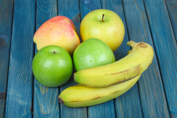 Bananas with apples