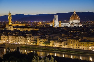 Fototapeta na wymiar Cathedral (Cattedrale di Santa Maria del Fiore) and Palazzo Vecchio, Florence, Italy