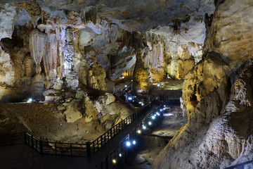 Fototapeta na wymiar Paradise cave, Quang Binh, Vietnam travel, heritage