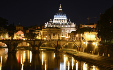Fototapeta na wymiar Rome night view with San Pietro in the background