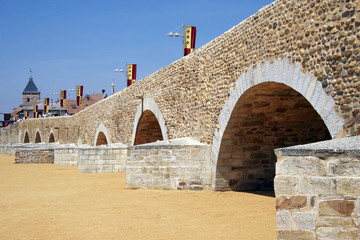 römische Bogenbrücke in Hospital de Orbigo Kastillien