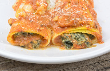 Cannelloni with spinach and ricotta