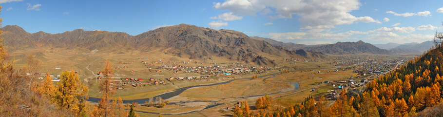 Fototapeta na wymiar autumn Altai Mountains