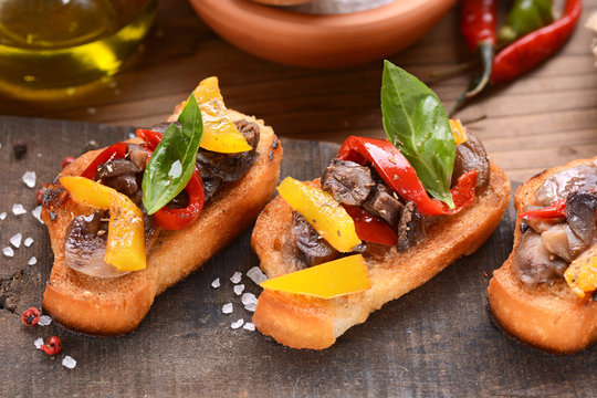 bruschette ai funghi e peperoni