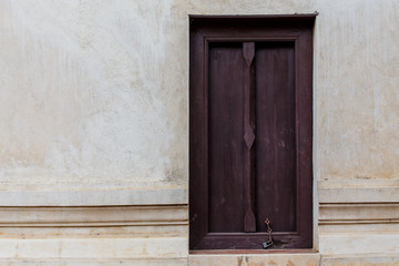 Fototapeta na wymiar wood door on old brick wall