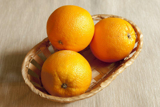 fresh oranges in the basket