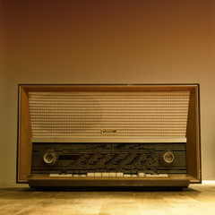old wooden fm am radio with round adjusting knobs