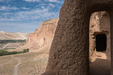 blick aus den höhlen von bamiyan - afghanistan 